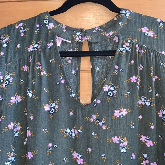 Bongo Tiny Floral Print Boho Bell Sleeve Top - Picture 3 of 6